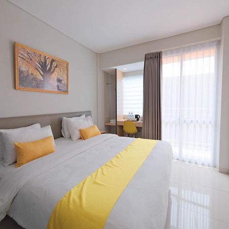S101 Hotels Semarang Eksteriør bilde